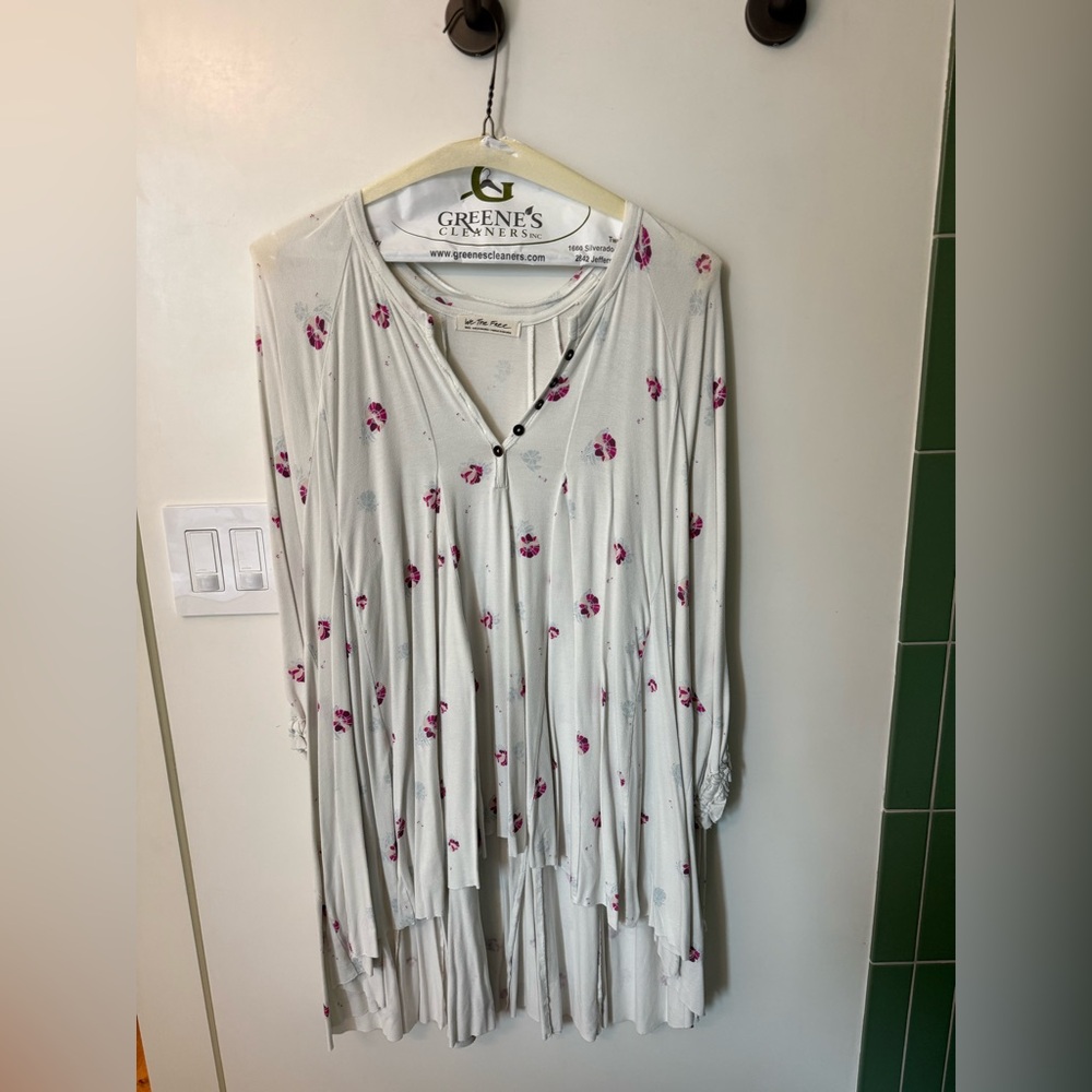 We The Free White and Pink Floral Top